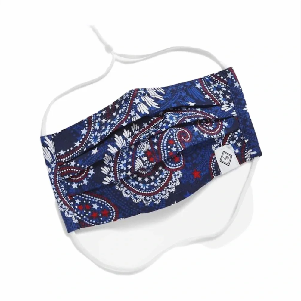 Vera Bradley Pleated Face Mask Fireworks Paisley